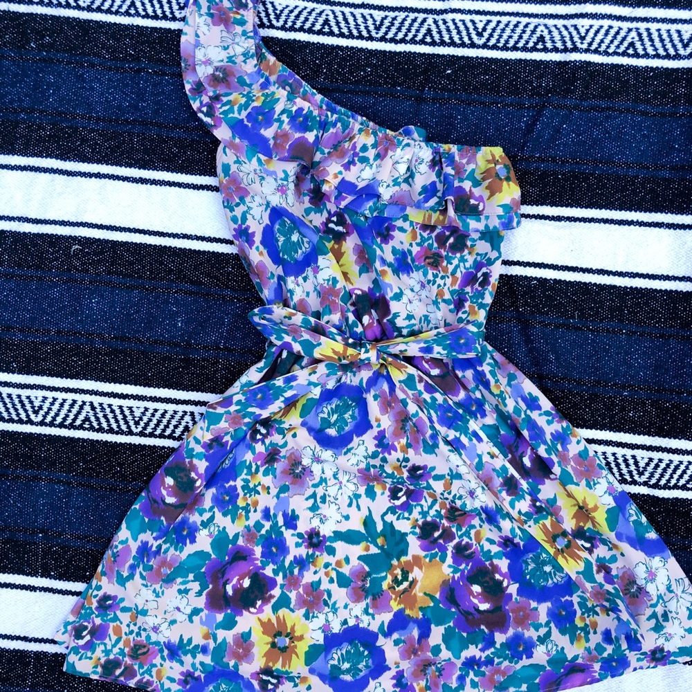 Juniors size one shoulder floral dress with bow